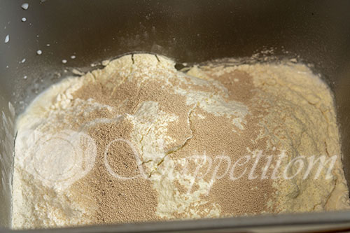 Теперь загружаем в хлебопечку все ингредиенты кроме соли в последовательности согласно инструкции к вашей помо...