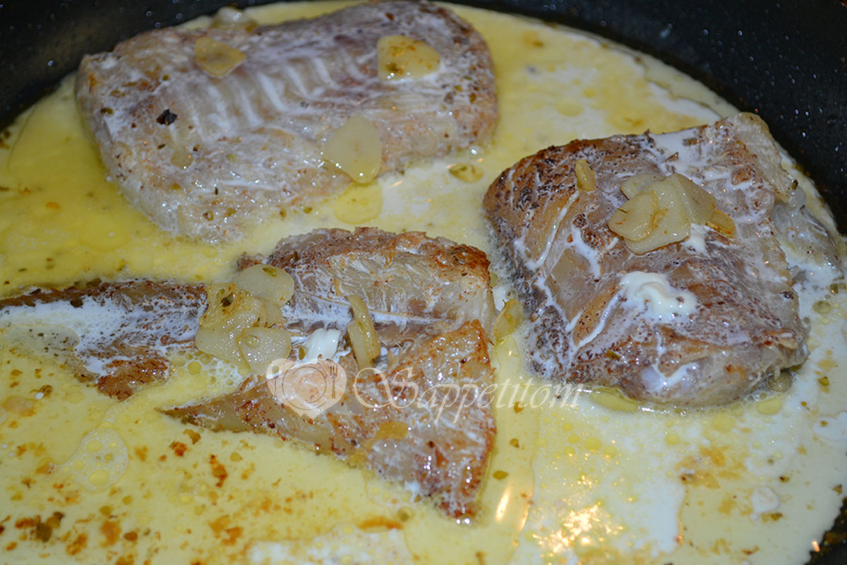 Треска в сметане в духовке – простой и вкусный рецепт, как приготовить пошагово