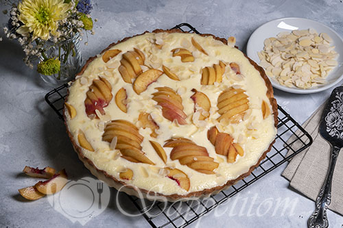 Пирог с персиками