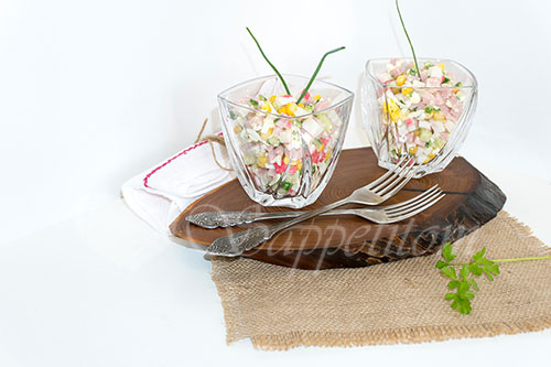 Салат с крабовыми палочками, кукурузой и огурцом #шаг 9