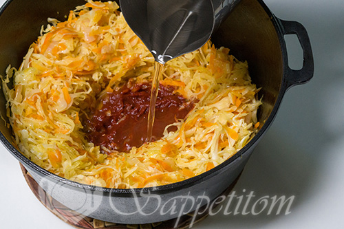 Тушеная капуста с курицей #шаг 9