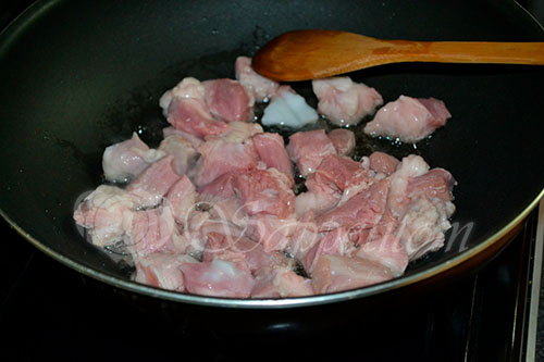 Свинина тушенная с баклажанами и болгарским перцем. #шаг 1
