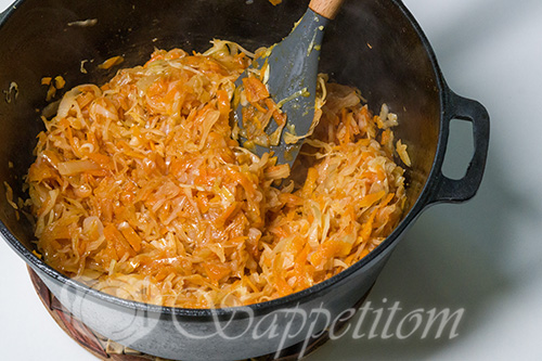Тушеная капуста с курицей #шаг 10