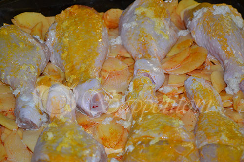 Курица с картошкой запеченная в духовке в сливочно-чесночном соусе #шаг 5