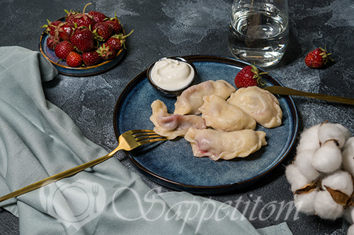 Вареники с клубникой