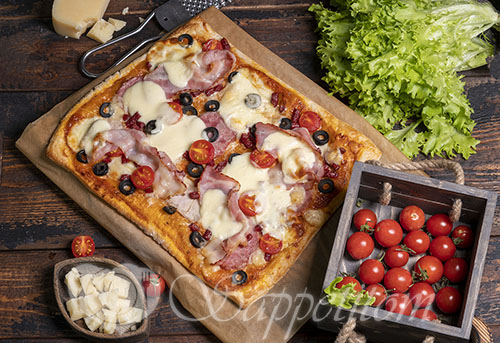 Пицца из слоеного теста с маслинами