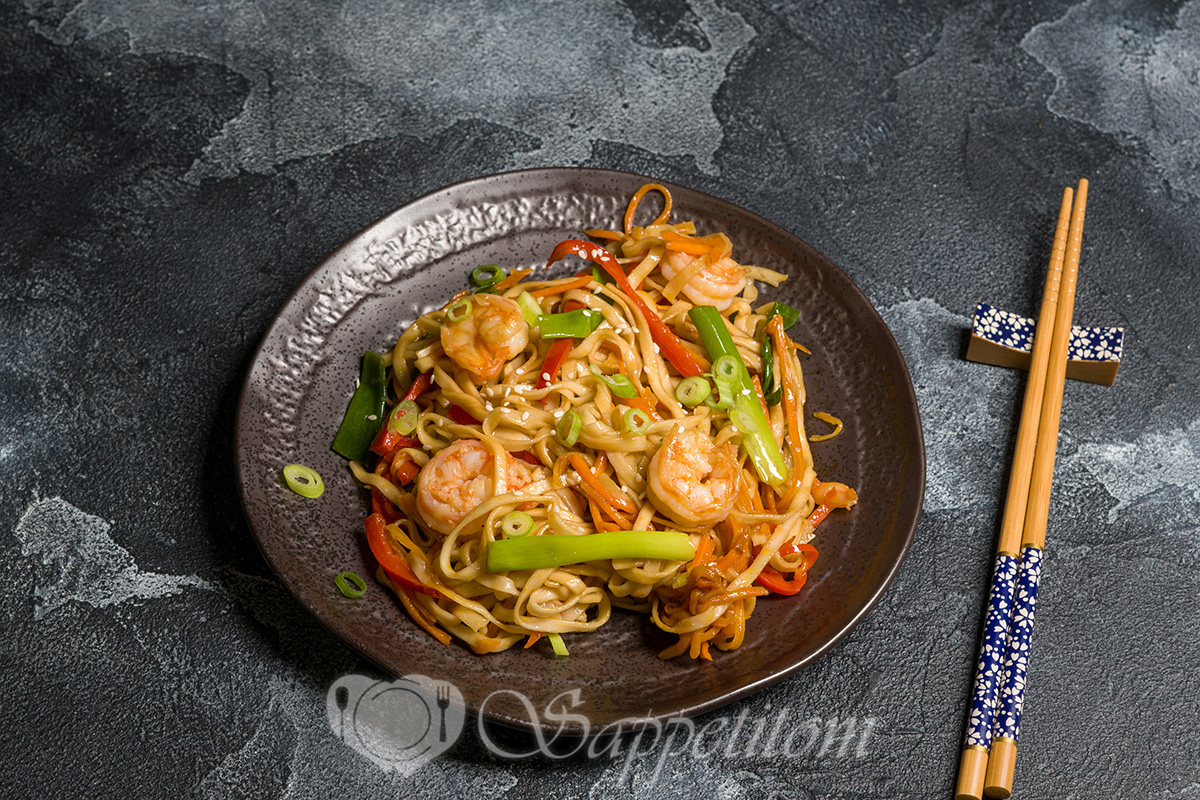 Вок с креветками