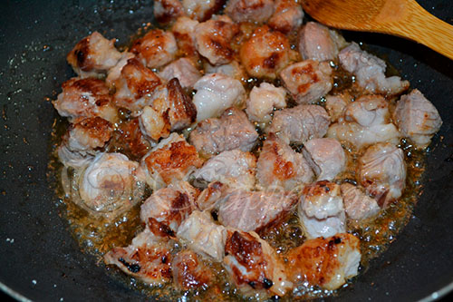Свинина тушенная с баклажанами и болгарским перцем. #шаг 2