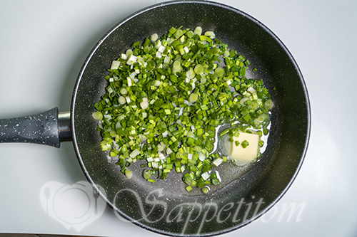 Пирожки с луком и яйцом #шаг 8