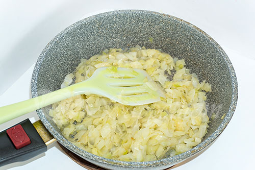 Ленивые голубцы с капустой, рисом и фаршем на сковороде #шаг 10