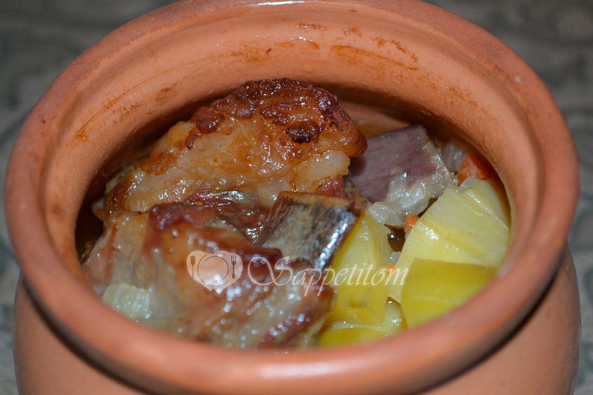 Блюдо в горшочках для любителей свиных рёбрышек - пошаговый рецепт с фото