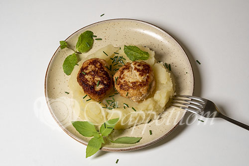 Куриные тефтели на сковороде