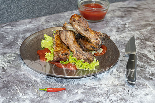 Свиные ребра целиком в духовке с картошкой